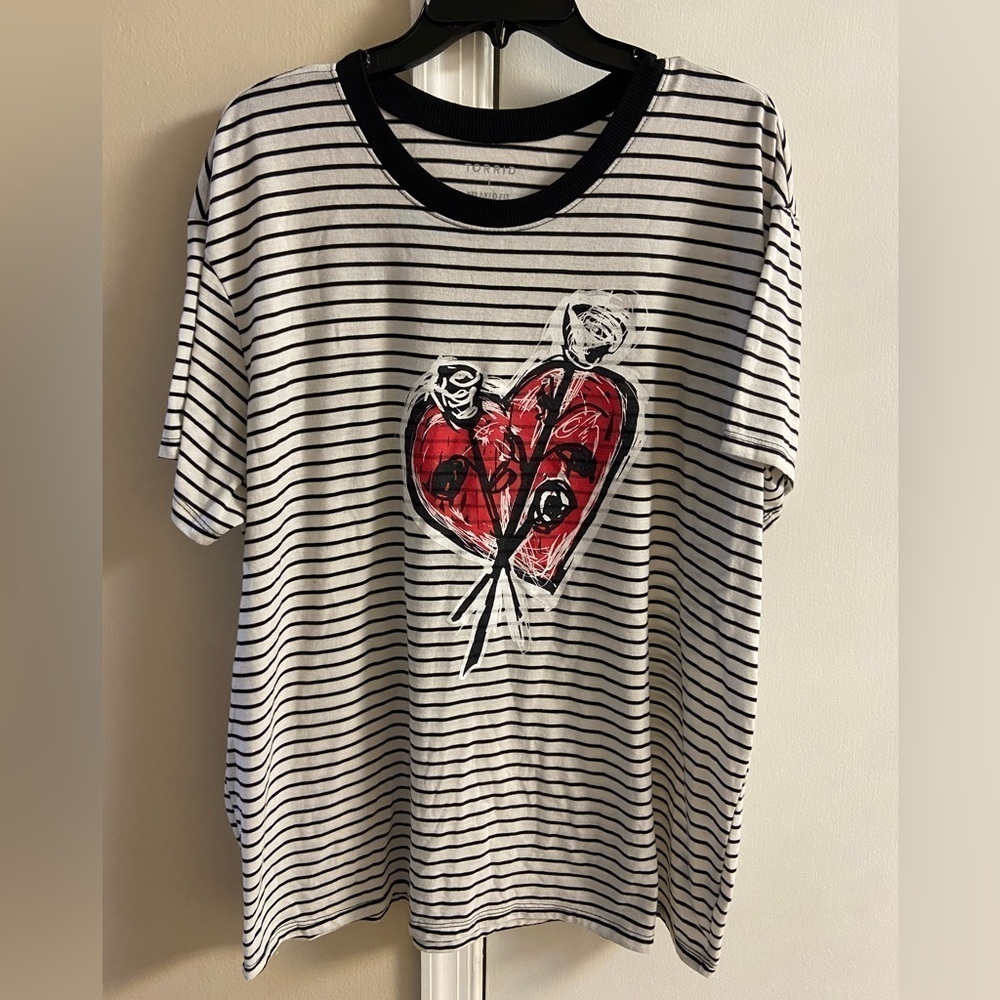 Torrid T shirt striped white black long line short sleeves 1X